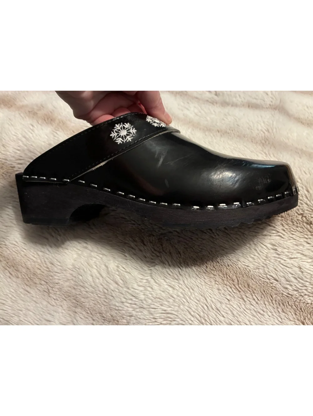 Hanna Andersson Black Patent Leather Snowflake Swedish Clogs Size 40 US 9-9.5